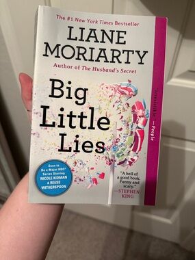 NWOT Liane Moriarty "Big Little Lies" Paperback - White & Pink Cover